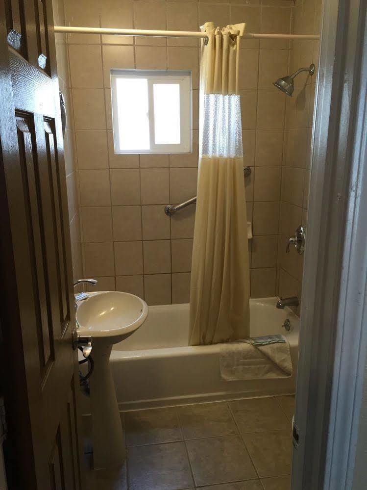 Motel Blue Seal